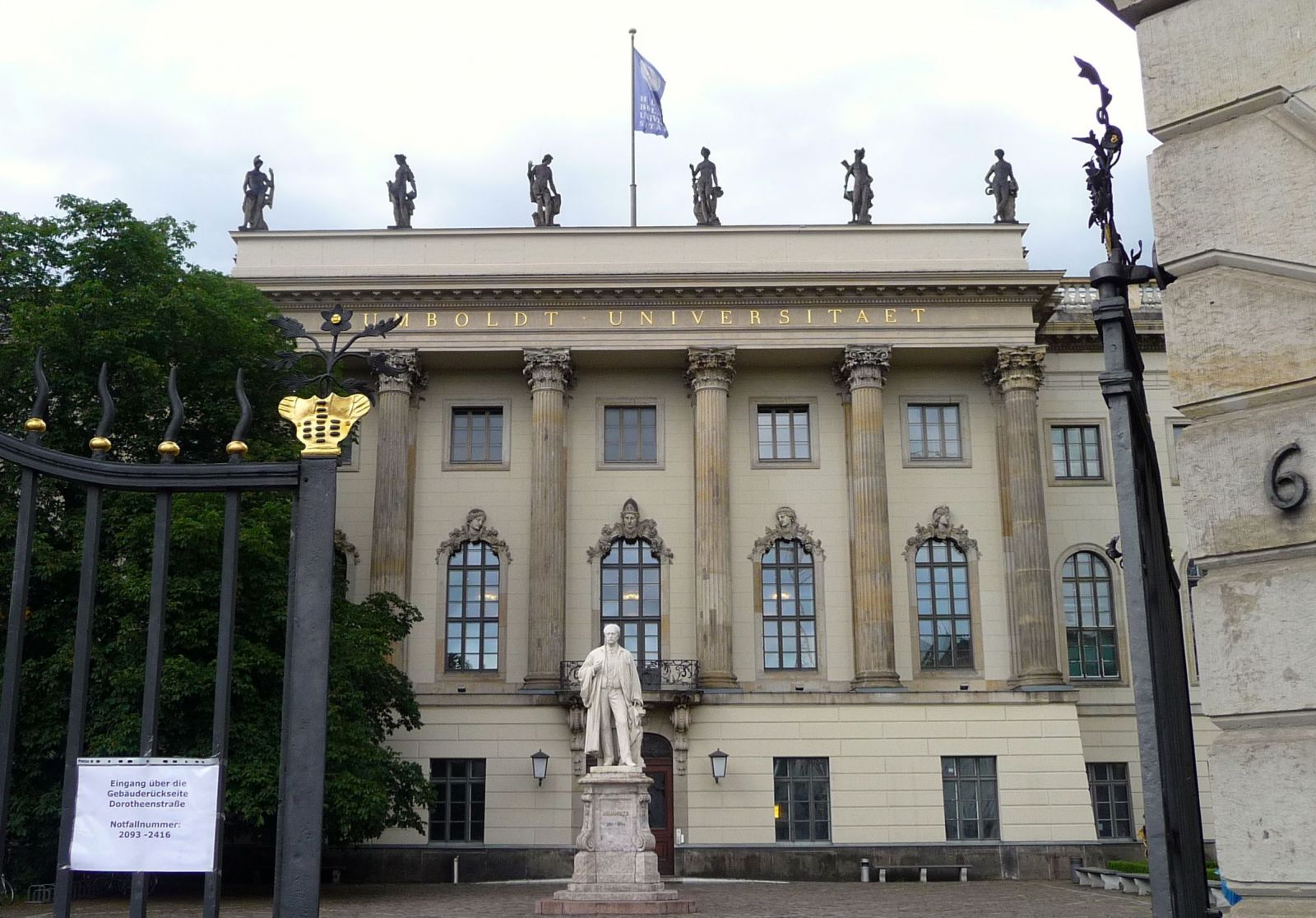 An der Humboldt-Universität in Berlin studierte Wiene für kurze Zeit Jura.