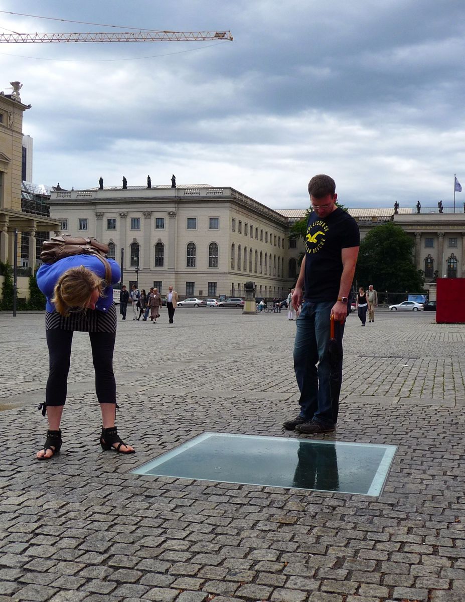 Das Mahnmal auf dem Bebelplatz