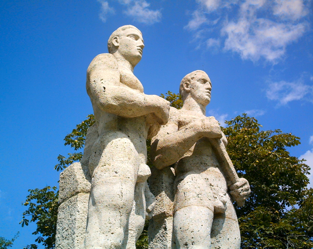 Karl Albiker ''Stafettenläufer'' (1936), Olympiastadion Berlin