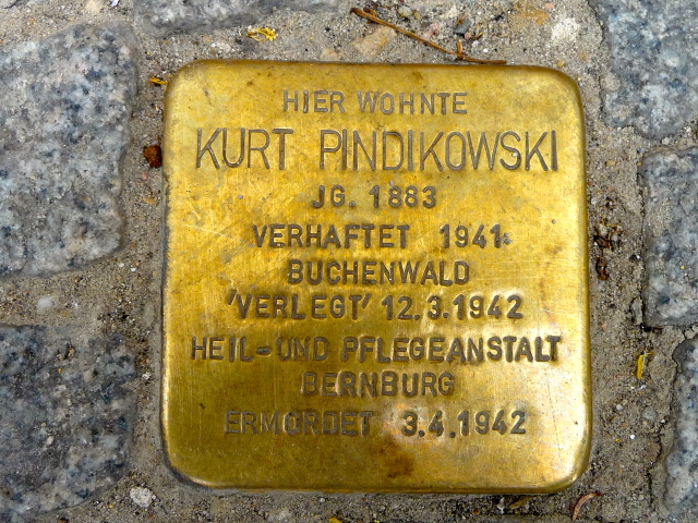 Stolperstein in Berlin für Kurt Pindikowski, der in der Pflegeanstalt Bernburg ermordet wurde